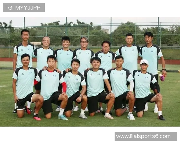 深圳平安足球队奋勇拼搏再创辉煌全力争夺联赛冠军展现团队精神与竞技风采